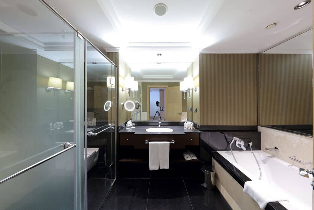 rooms-honeymoon-suite