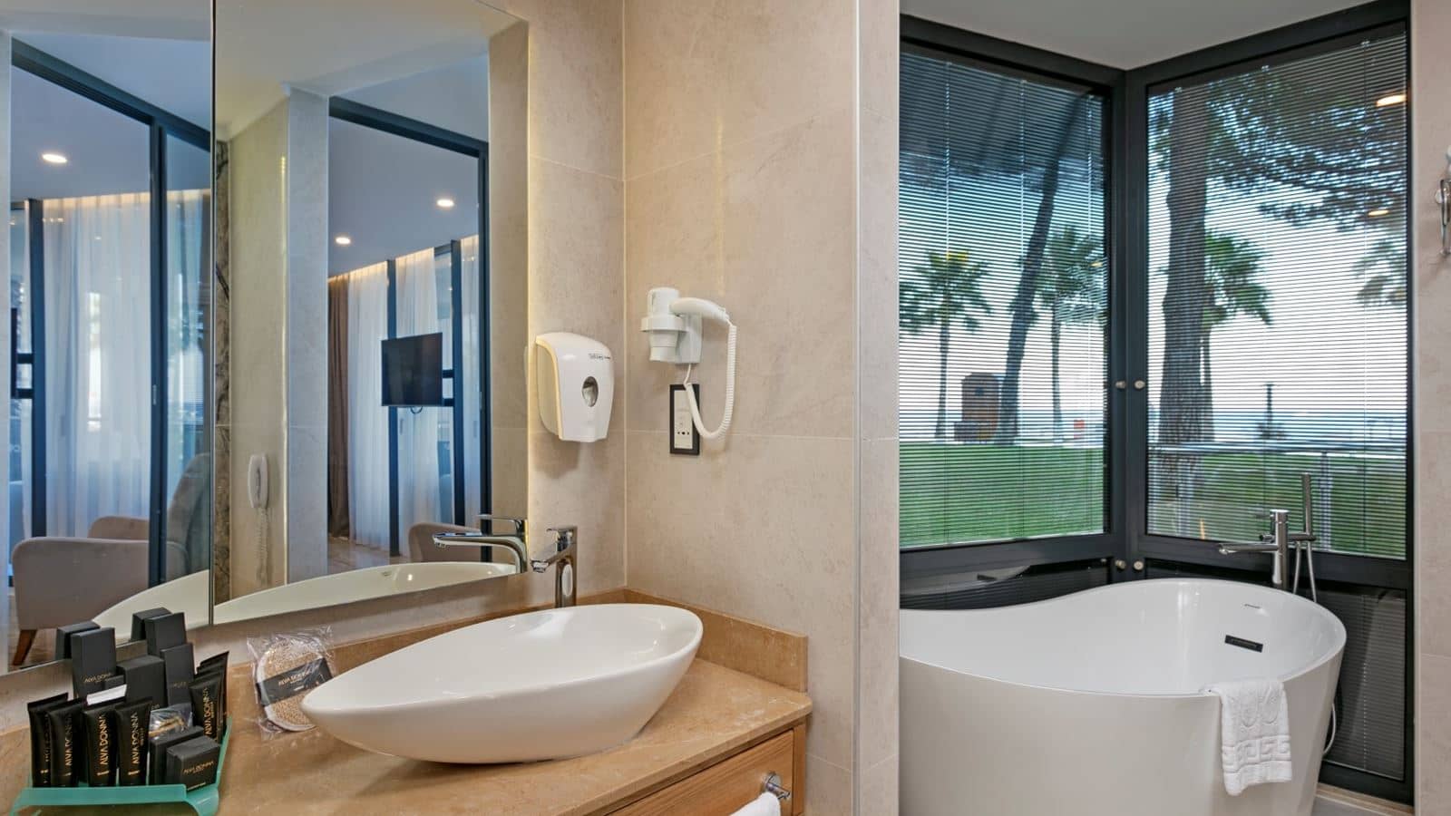 rooms-terrace-suite-room