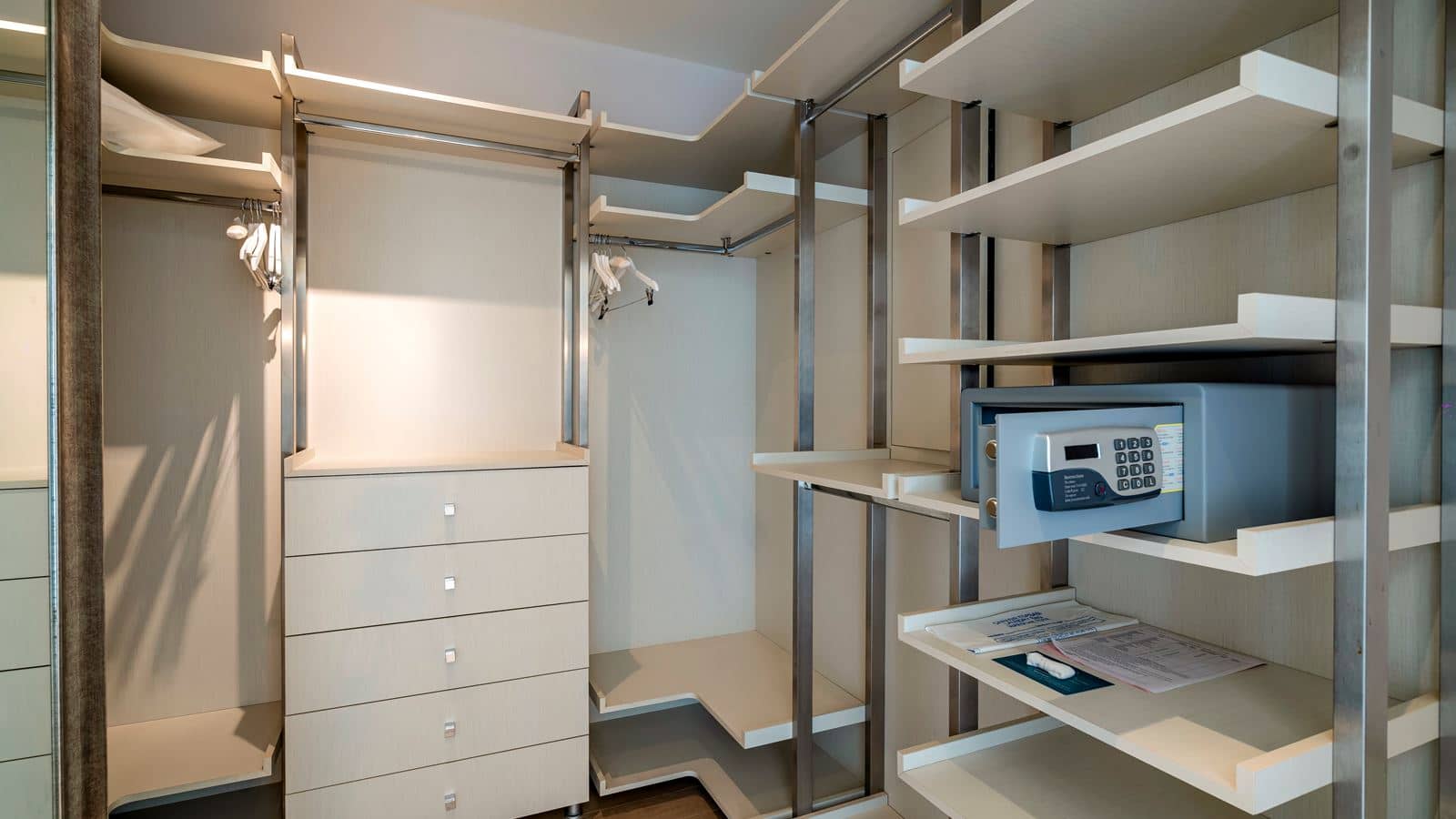 rooms-bodrum-suite-with-living-room