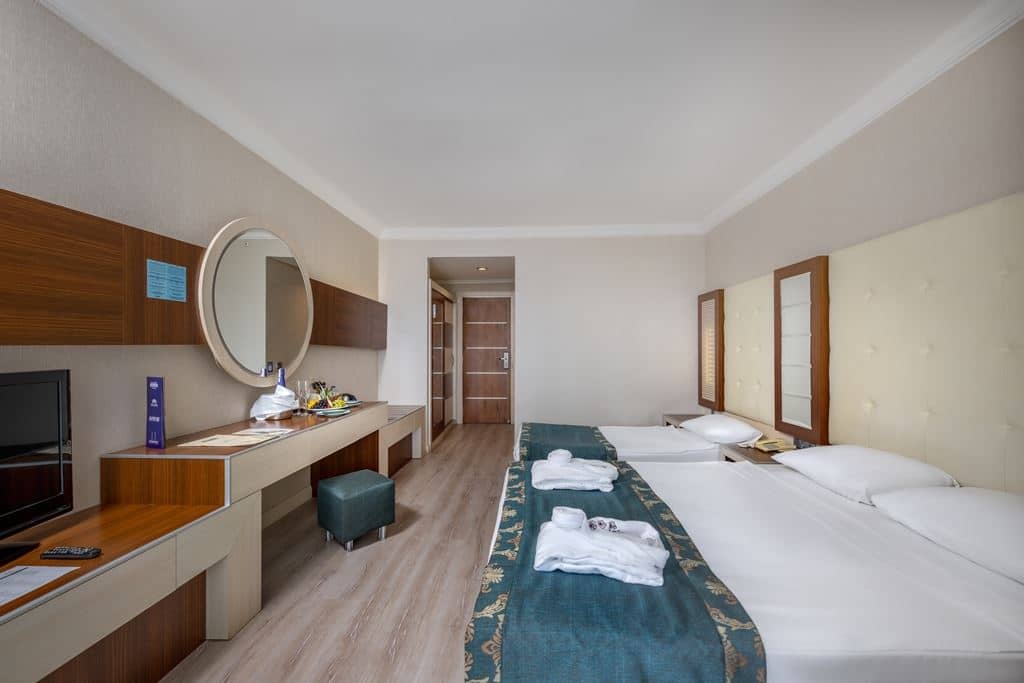 rooms-standard-room-with-balcony-side-sea-view