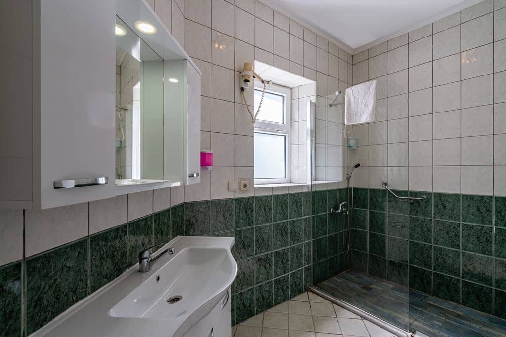 rooms-economy-room