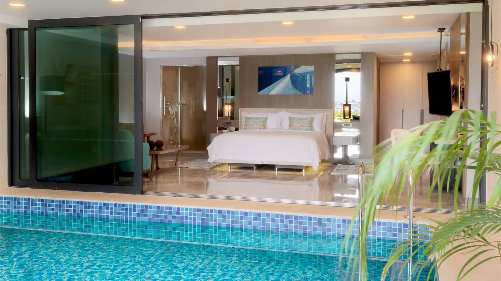 rooms-indoor-grand-pool-suite