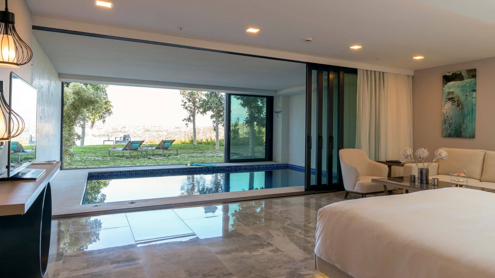 rooms-indoor-grand-pool-suite