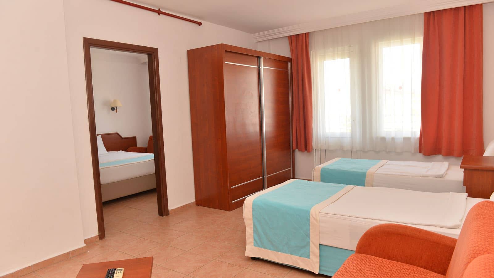rooms-family-room-1-bedroom