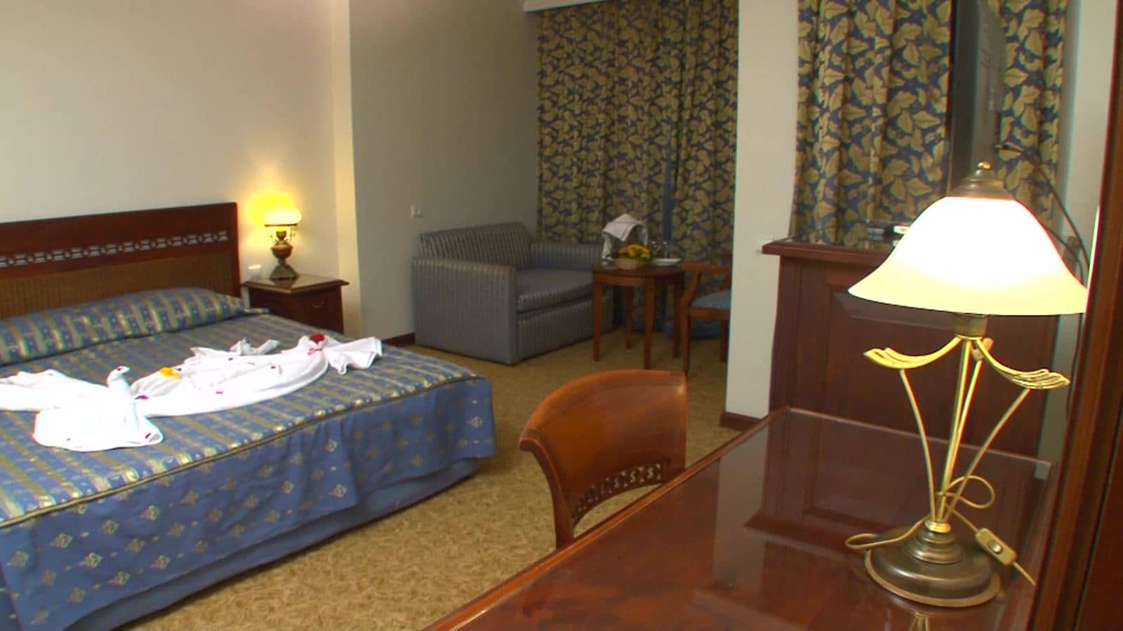 rooms-hotel-room