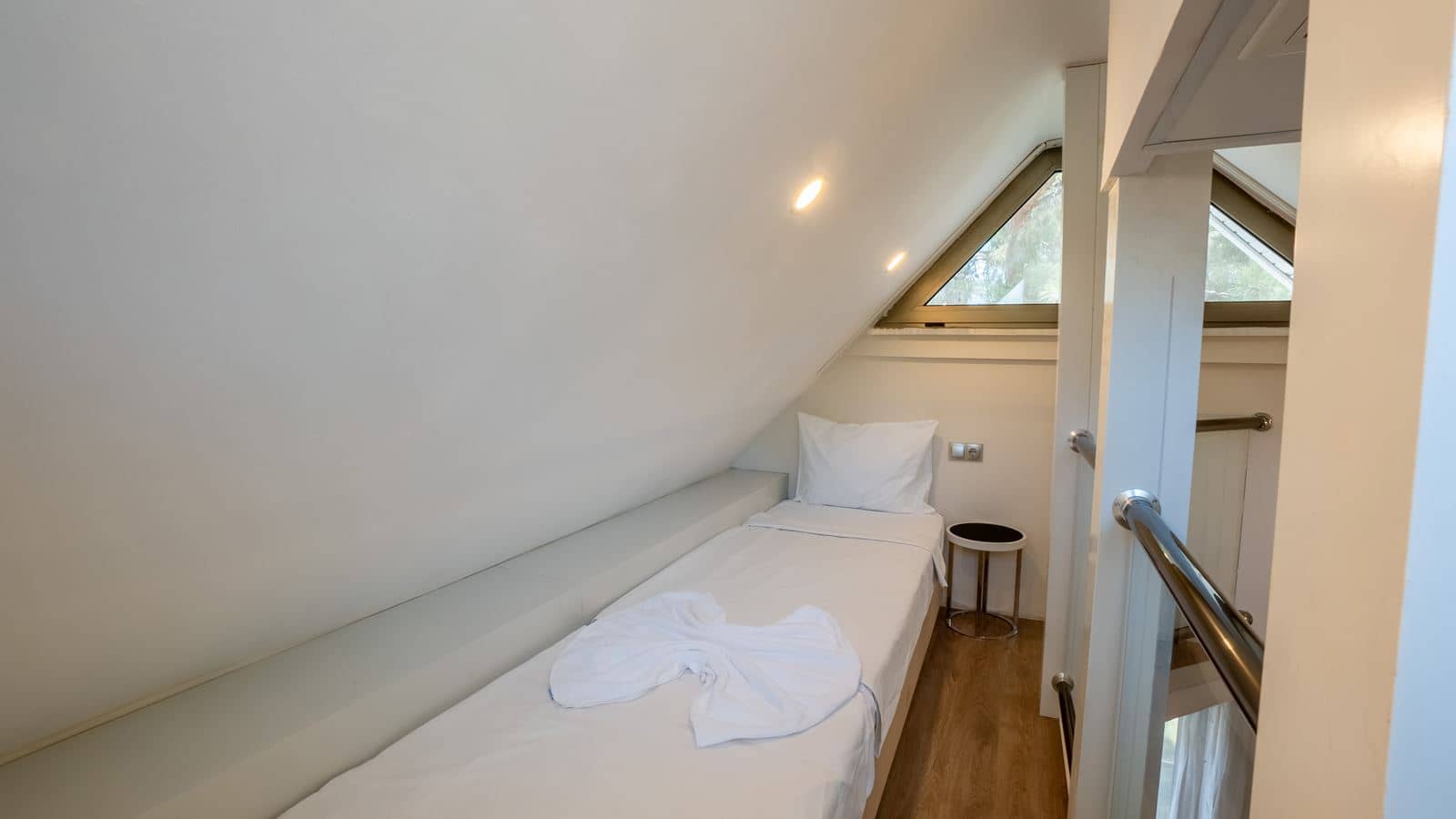 rooms-family-loft-room