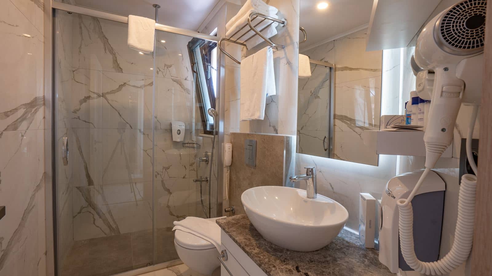 rooms-family-room-connection