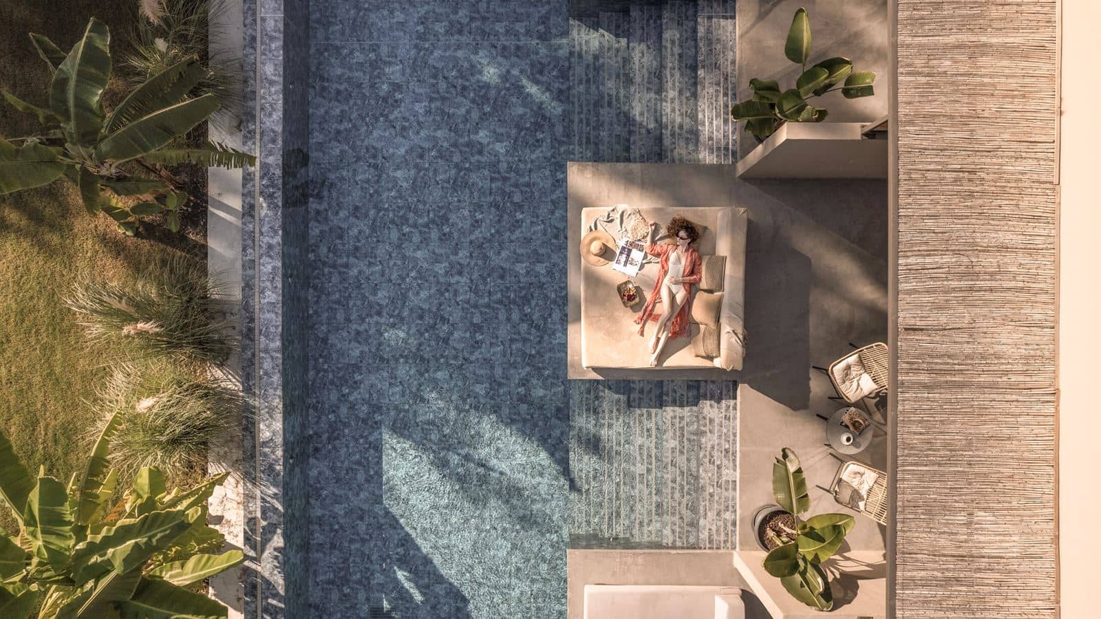 rooms-balmy-signature-swim-up-room