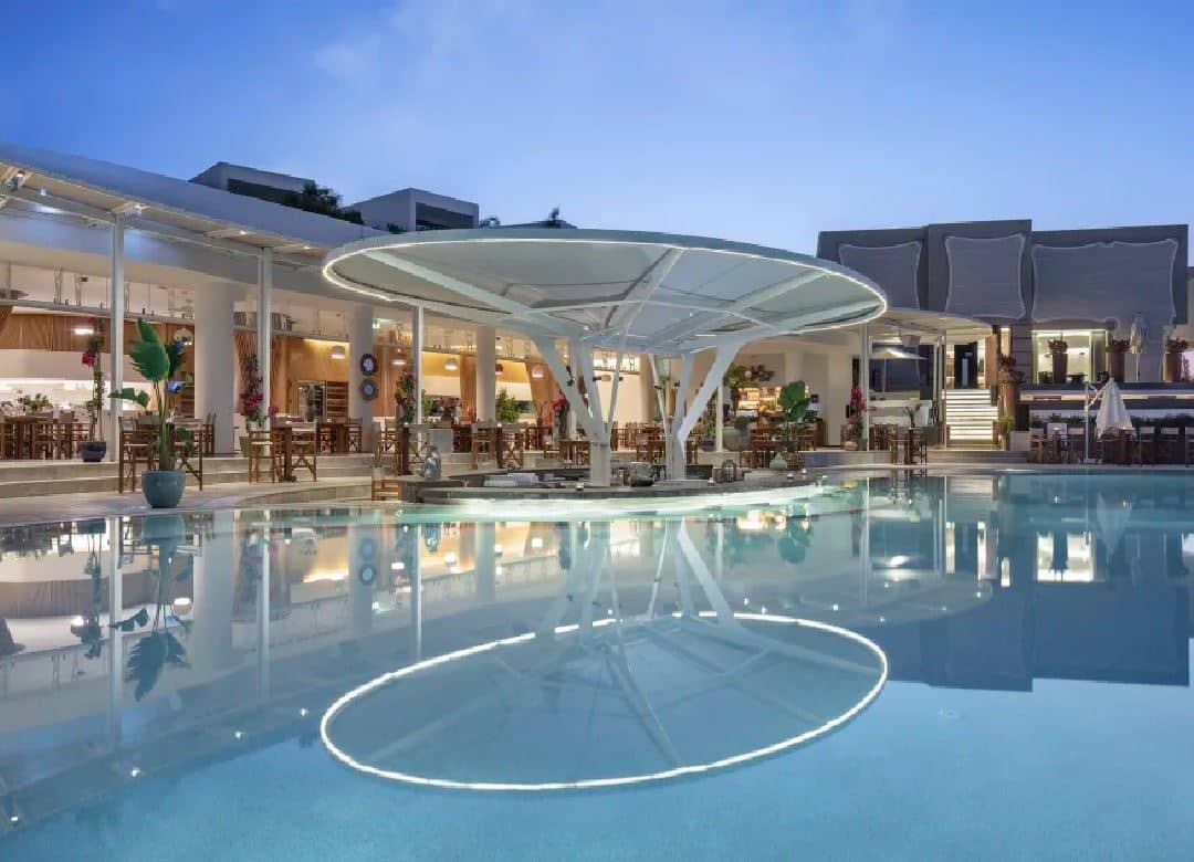 restaurants-suyah-pool-club