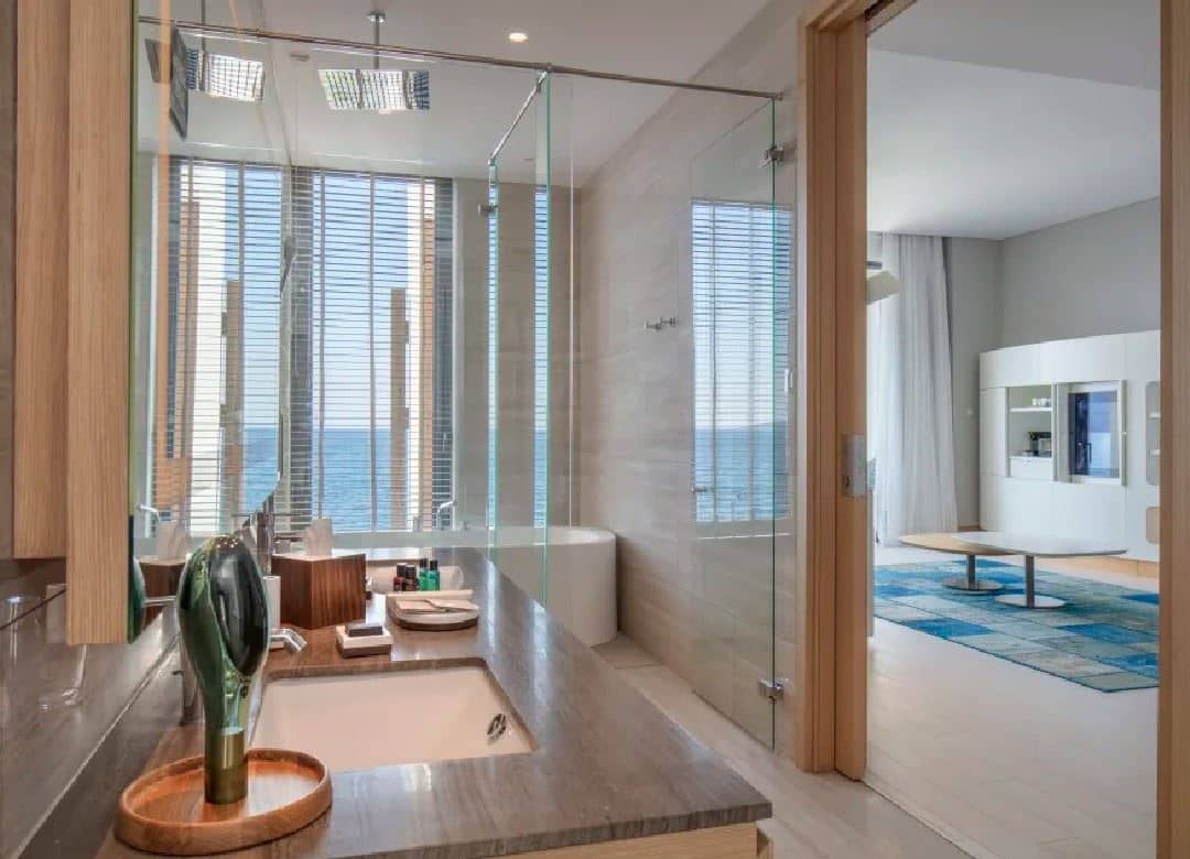 rooms-king-junior-suite-with-balcony--sea-view
