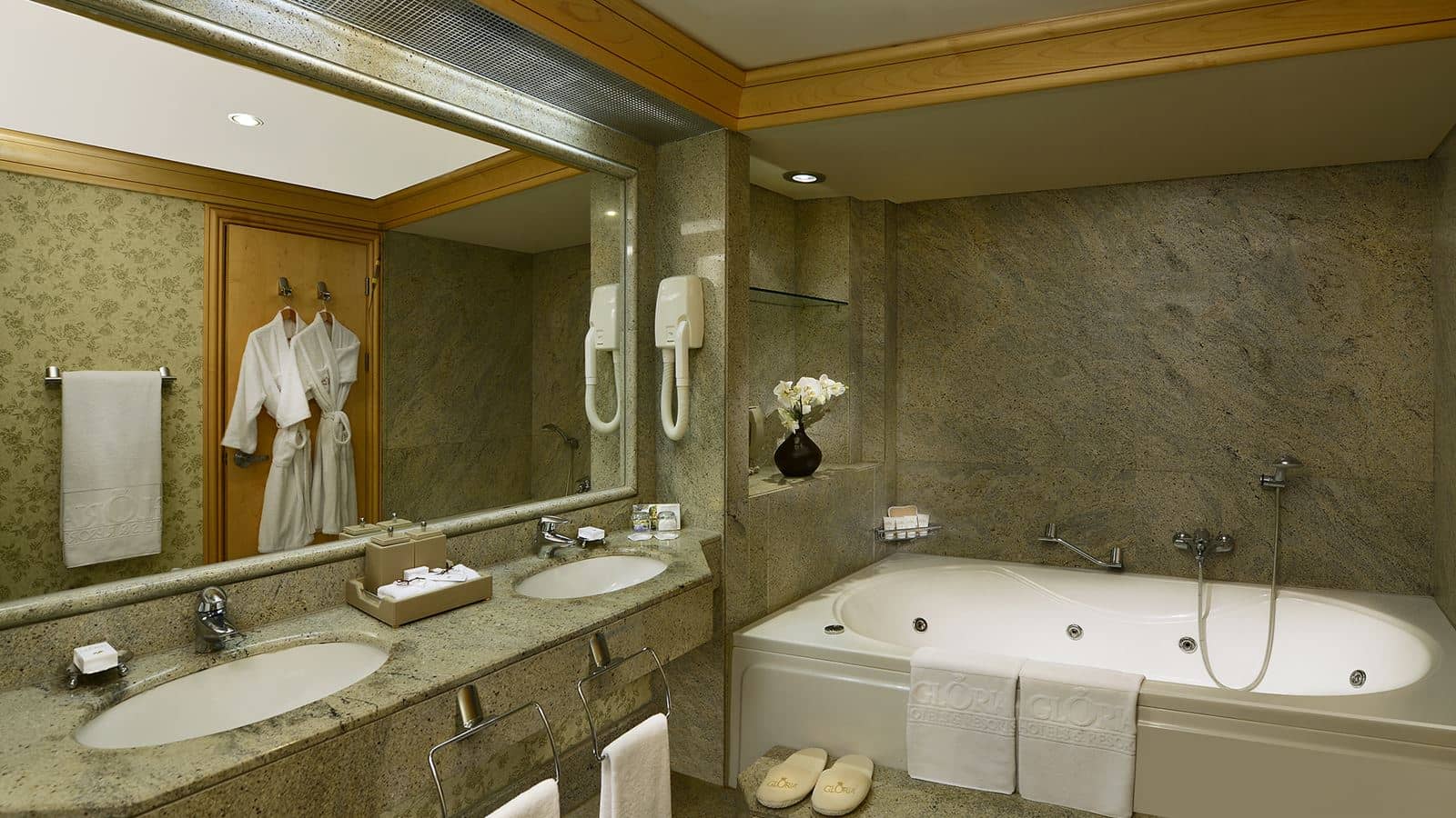 rooms-deluxe-suite