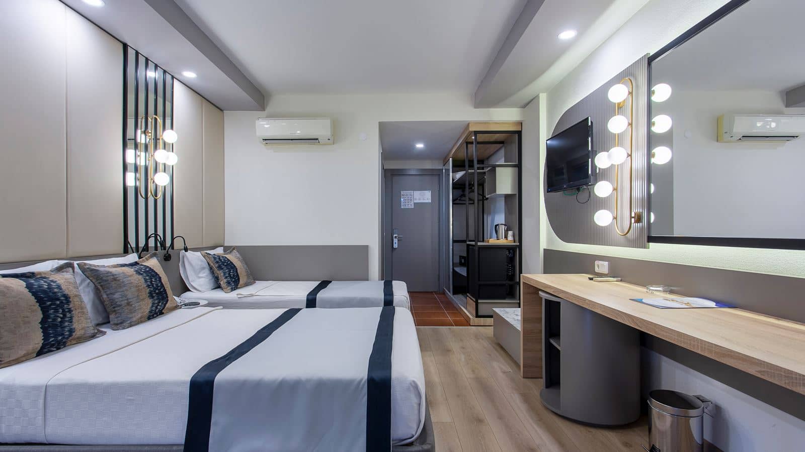 rooms-aqua-standard-room