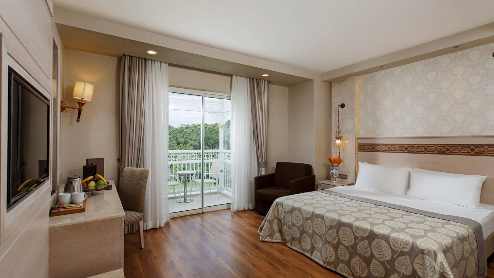 rooms-deluxe-family-room