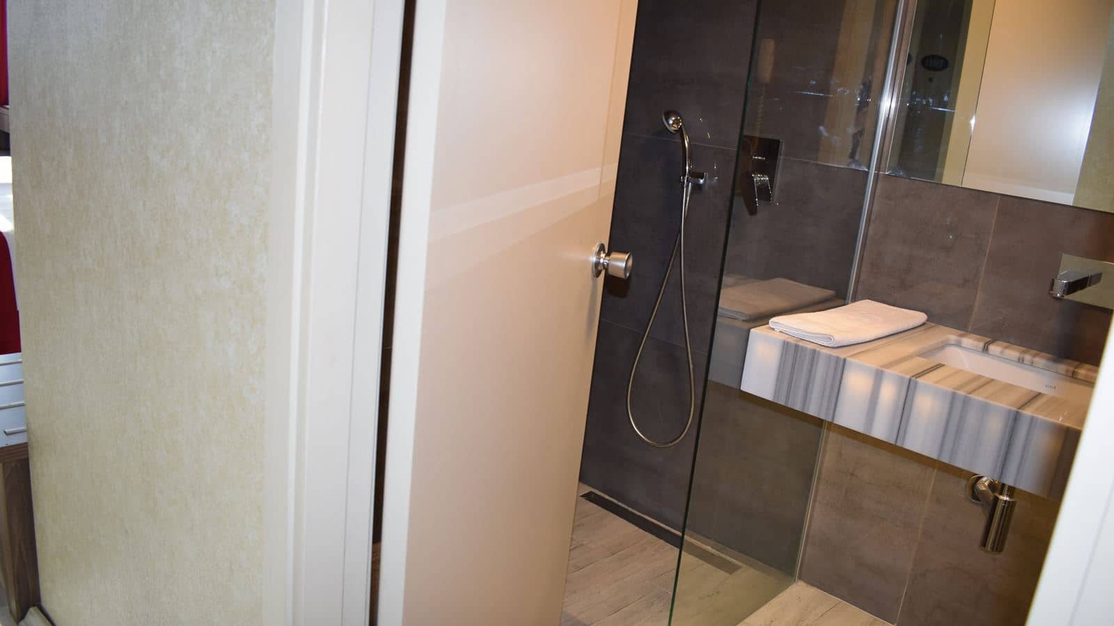 rooms-suite-standard
