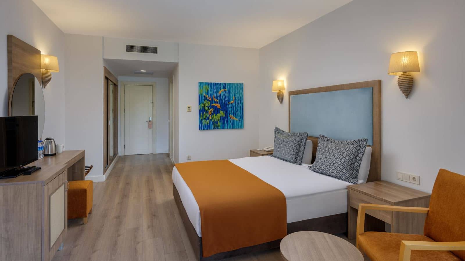 rooms-hotel-standard-room-lake-view