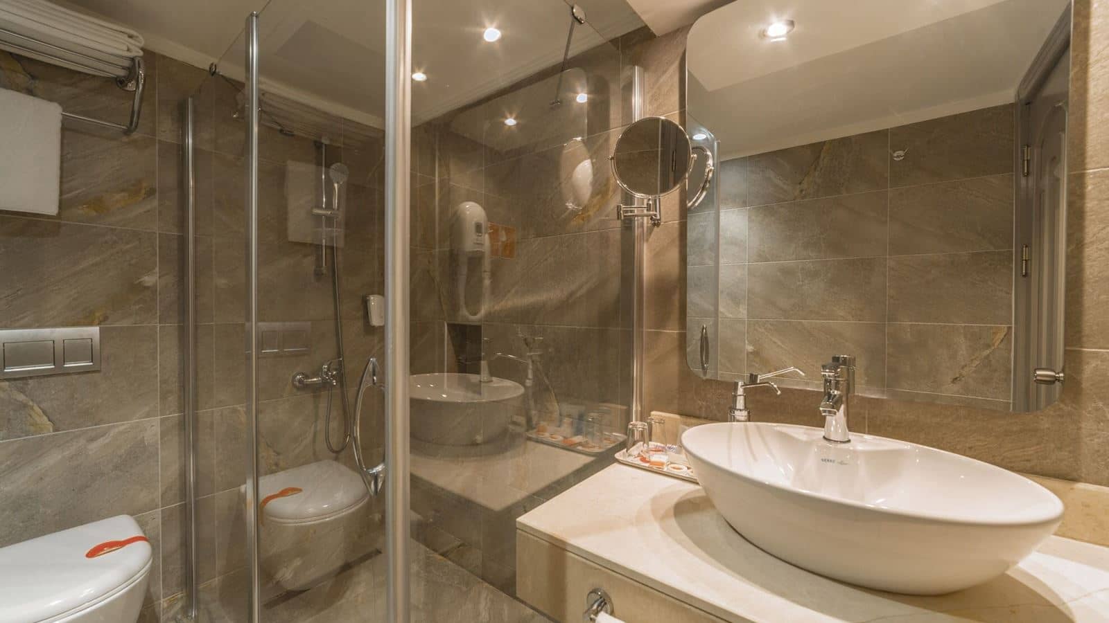 rooms-hotel-dublex-family-room-land-view