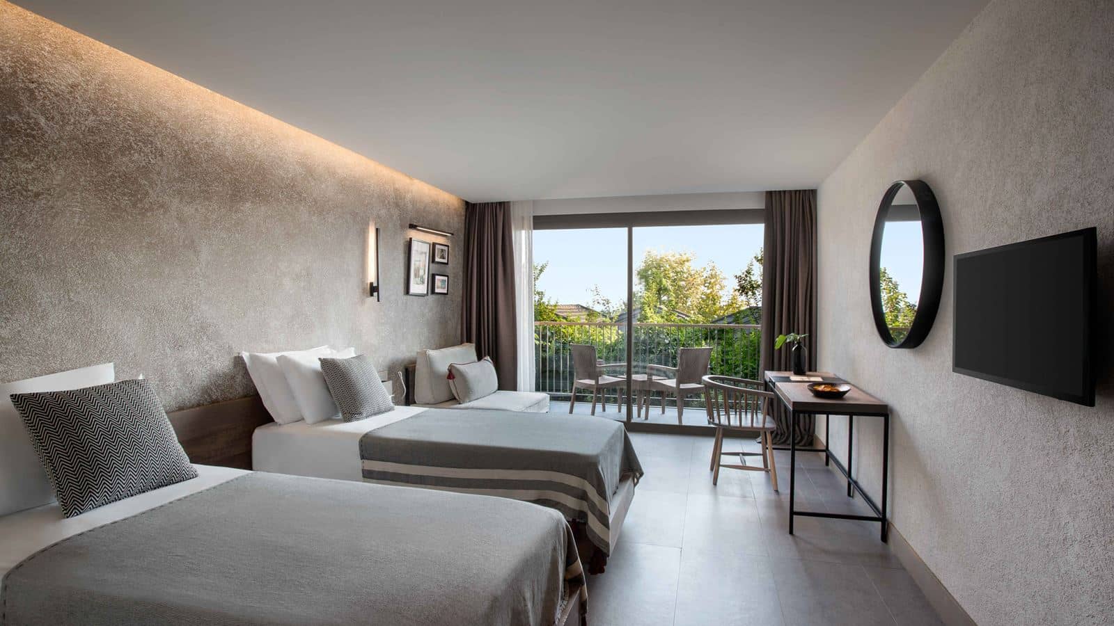 rooms-family-connection-garden-view