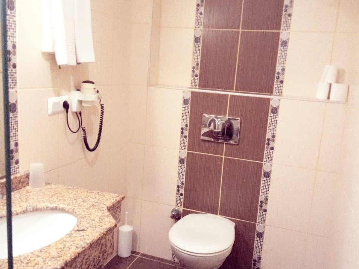 rooms-coral-room
