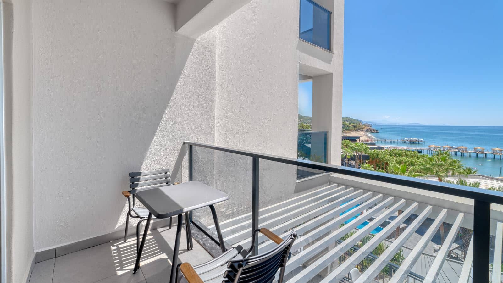 rooms-family-room-sea-view