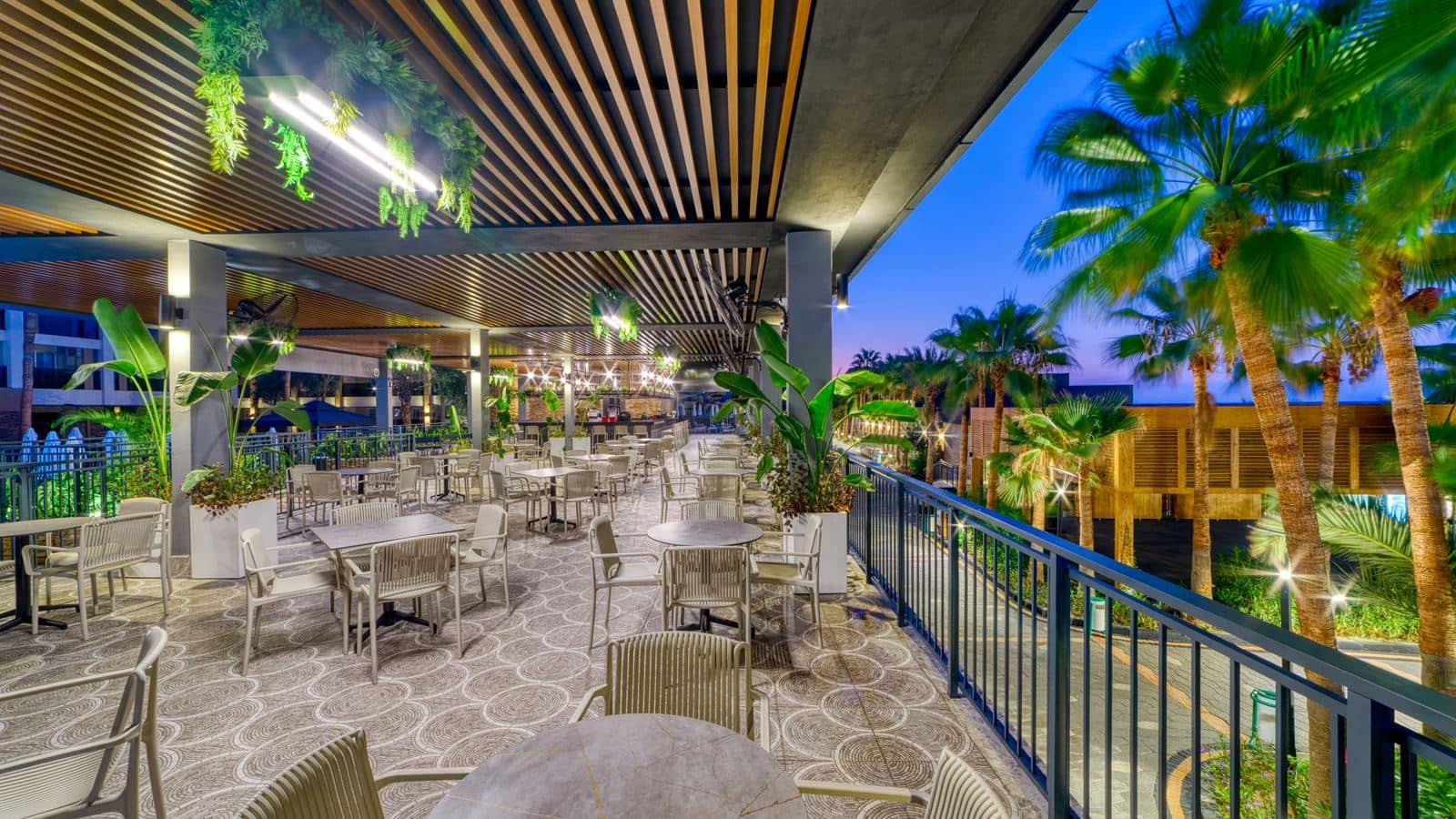 bars-enjoy-pool-bar