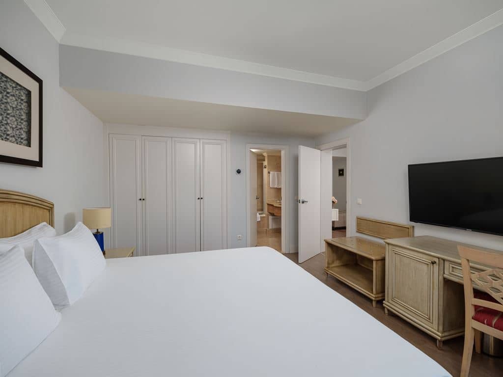 rooms-lake-villa