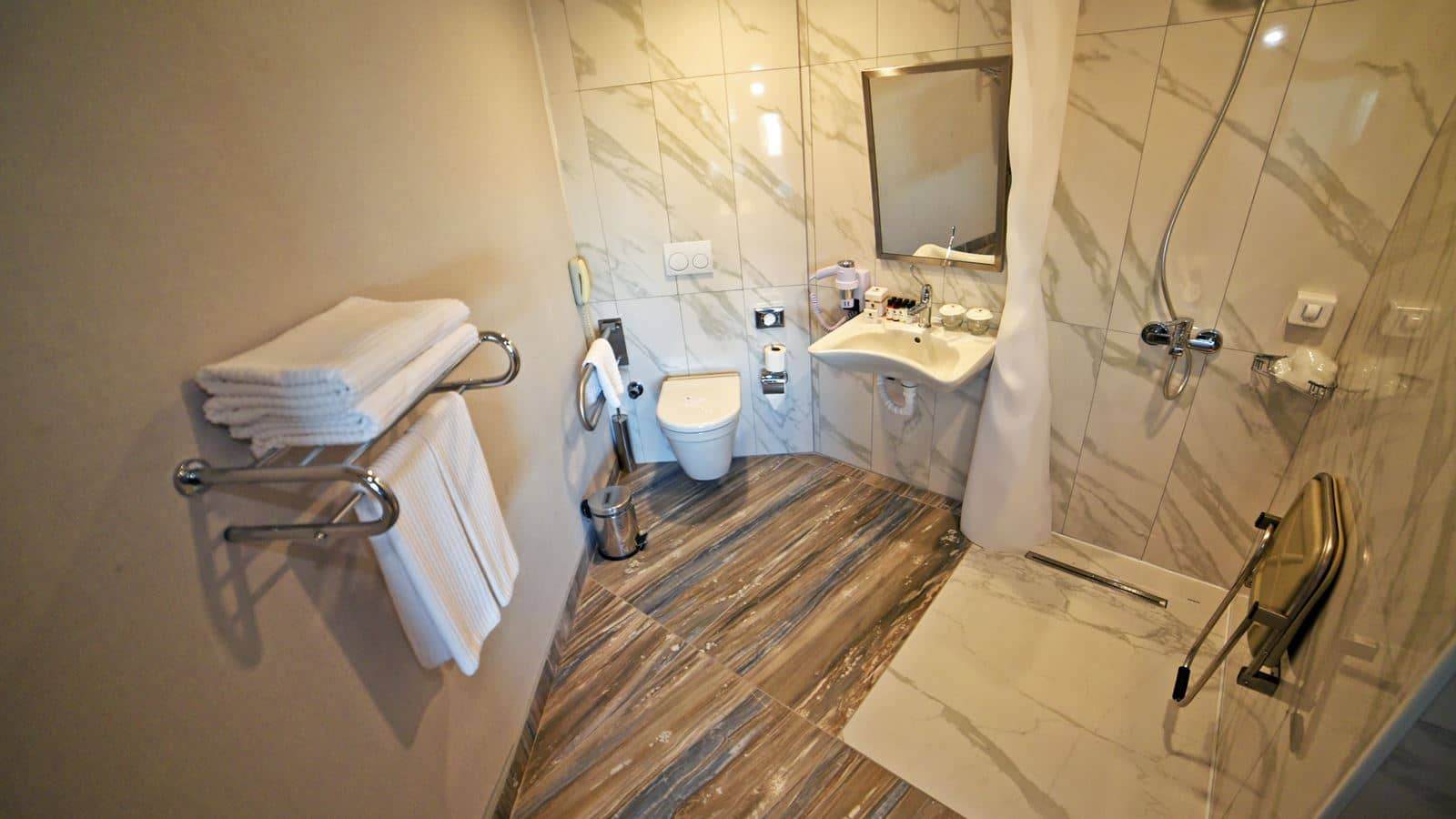 rooms-superior-standard-handicapped-room