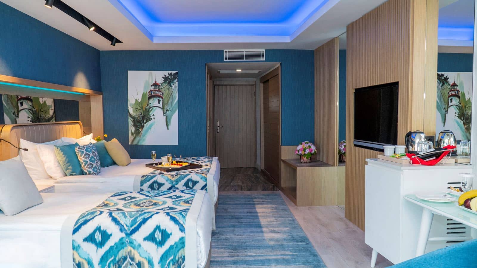 rooms-superior-standard-room-side-sea-view-with-balcony