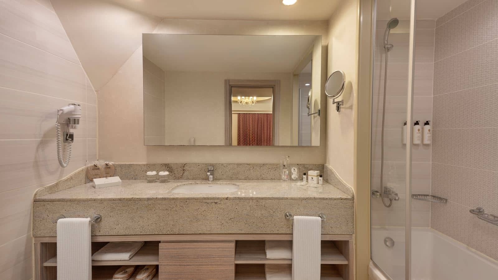 rooms-duplex-family-room