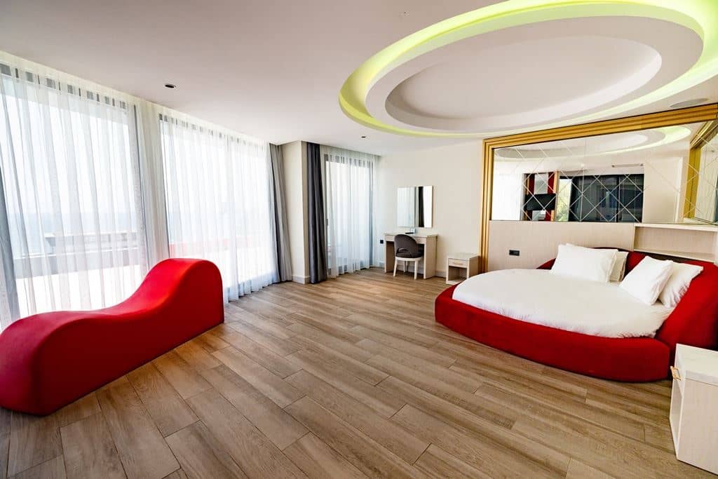 rooms-deluxe-suite-partial-sea-view-room