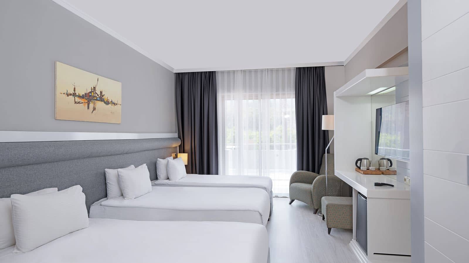 rooms-grand-superior-room-mountain-view