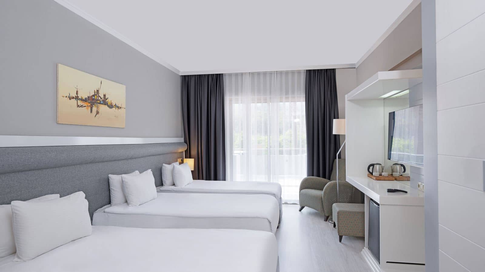 rooms-grand-superior-room-pool-view
