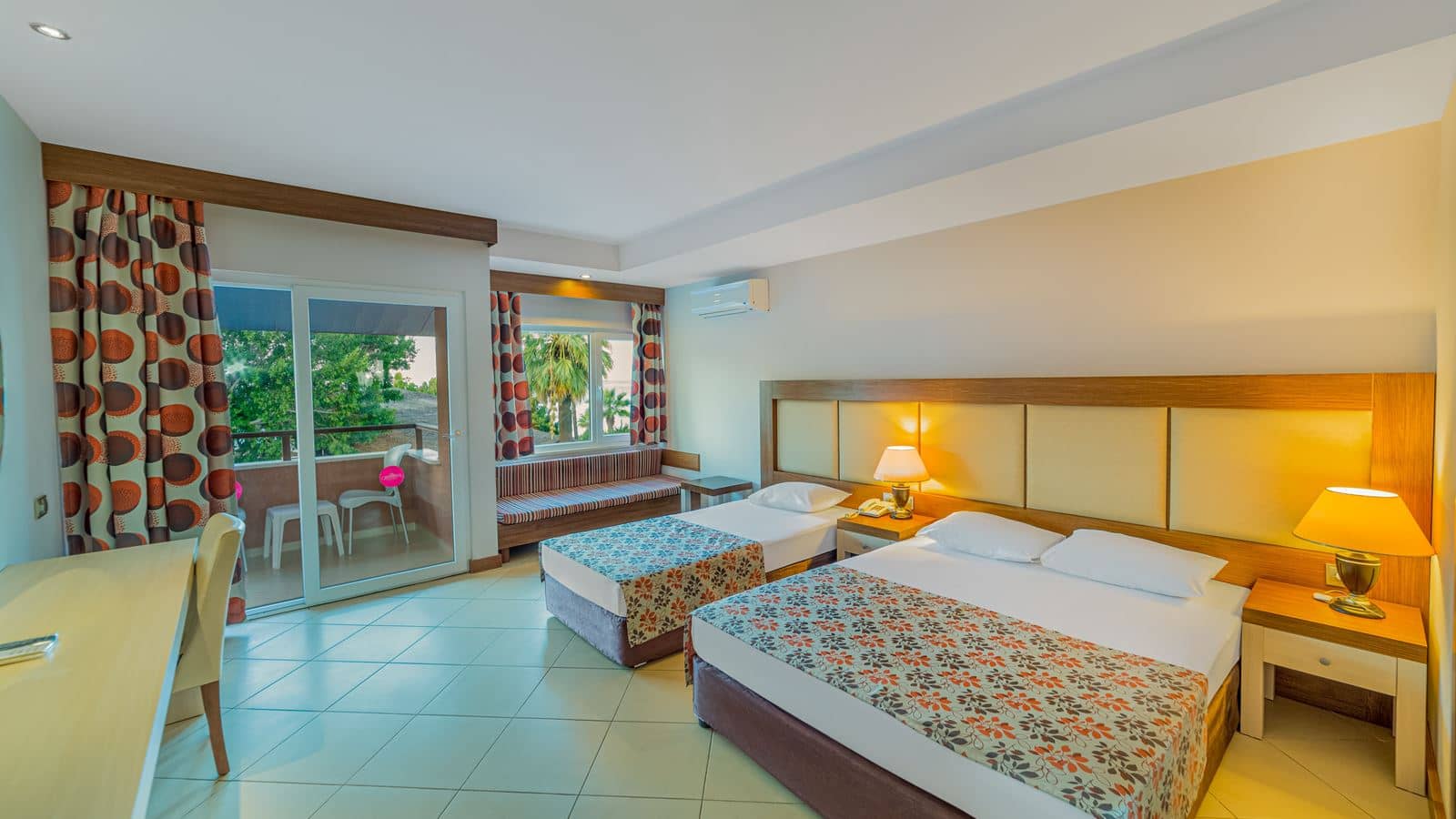 rooms-coral-room