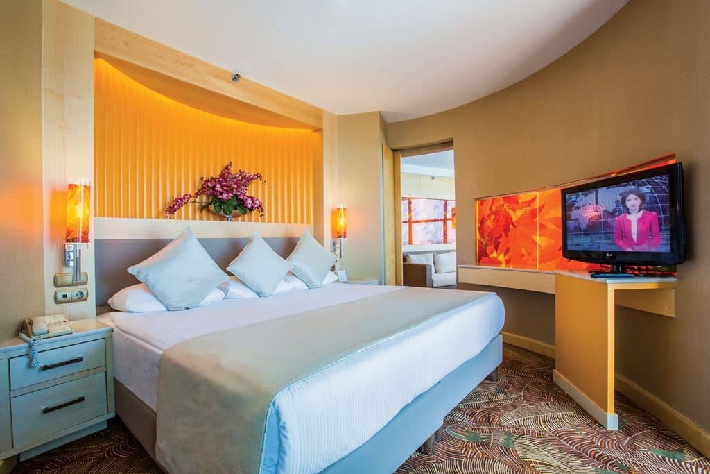 rooms-deluxe-suite