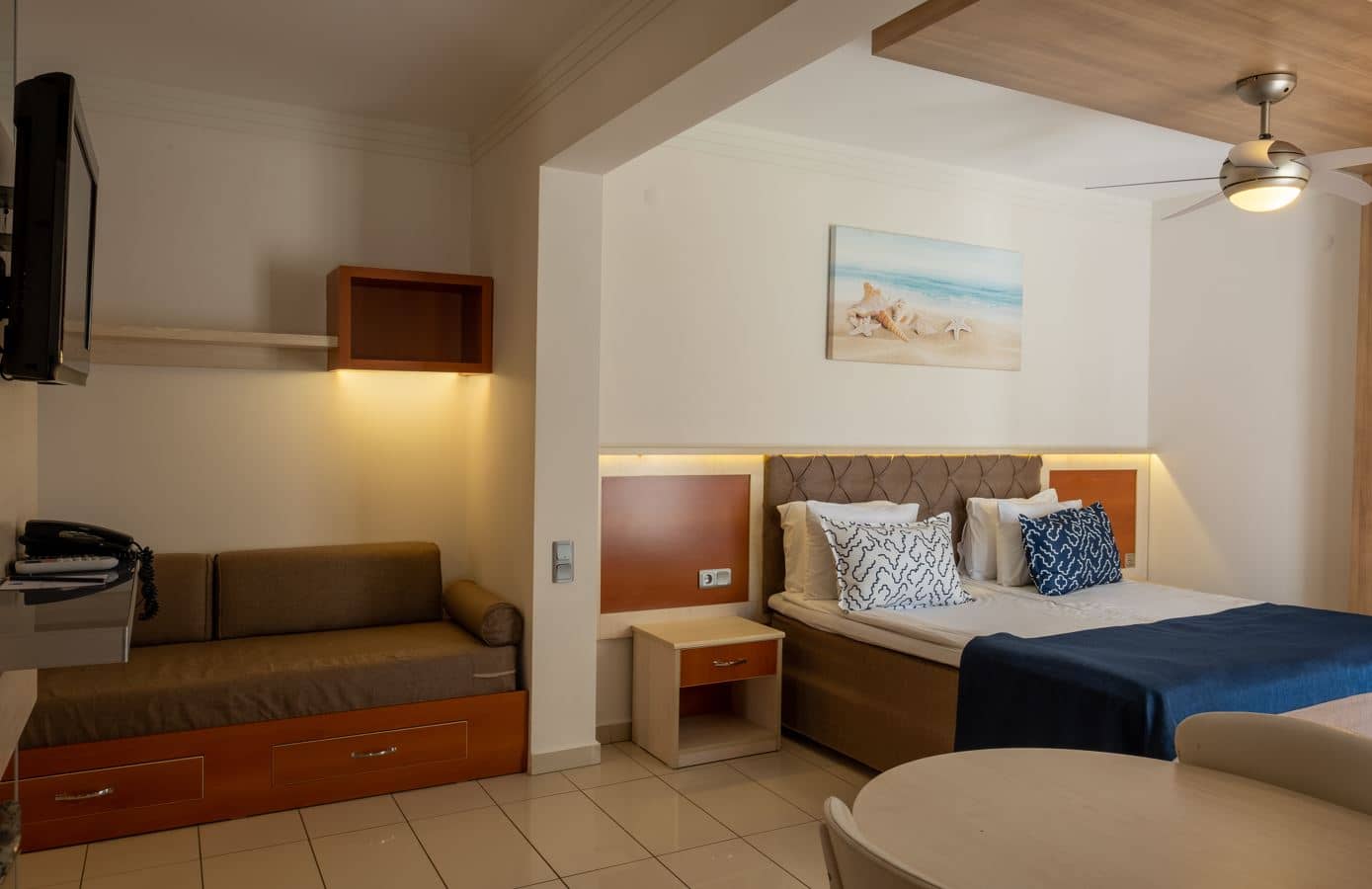 rooms-coral-room-2+1