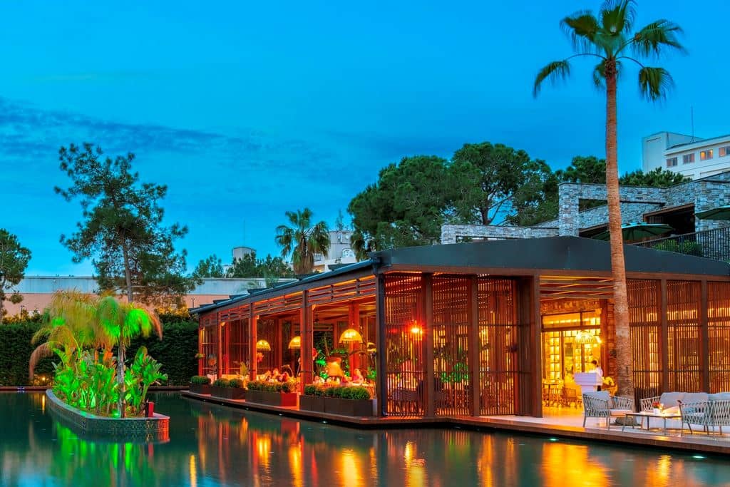 restaurants-lagoon-restaurant