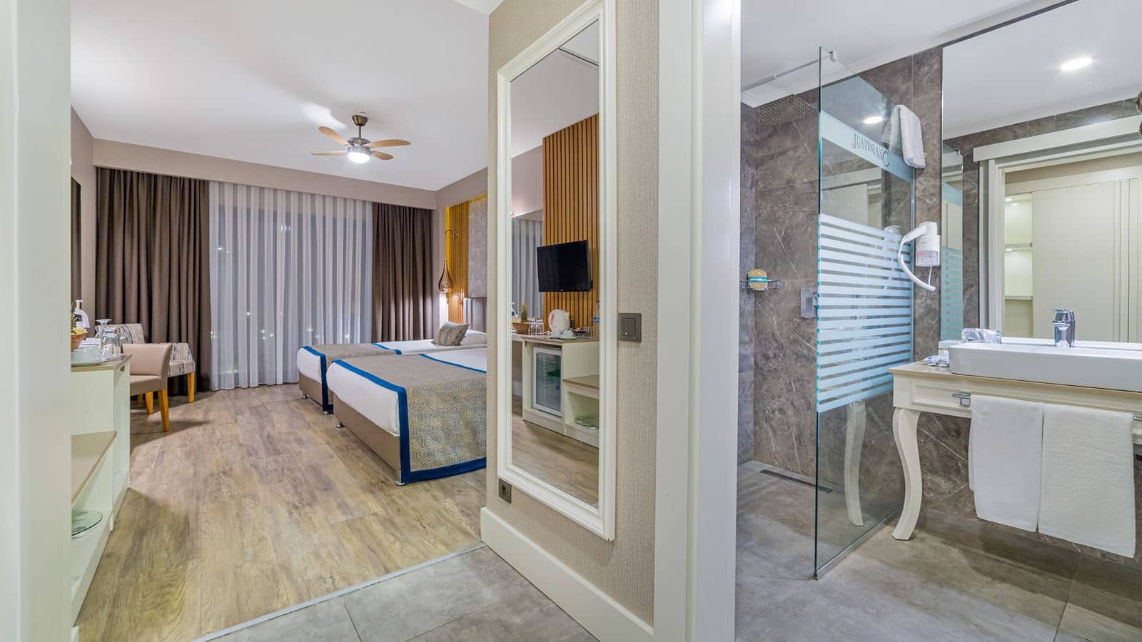 rooms-coral-room