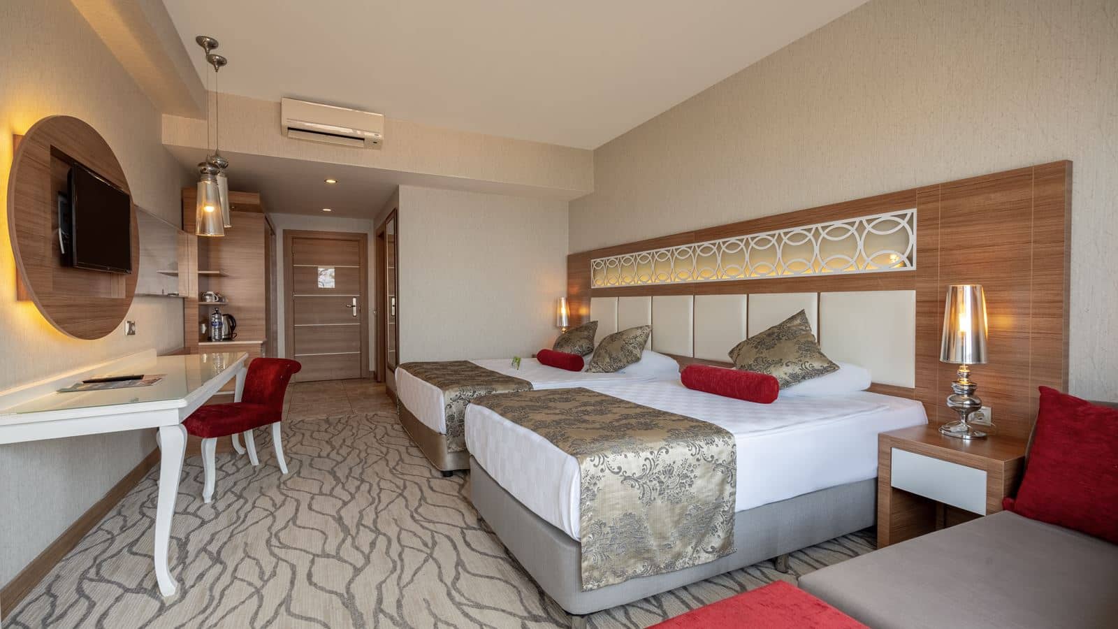 rooms-coral-room