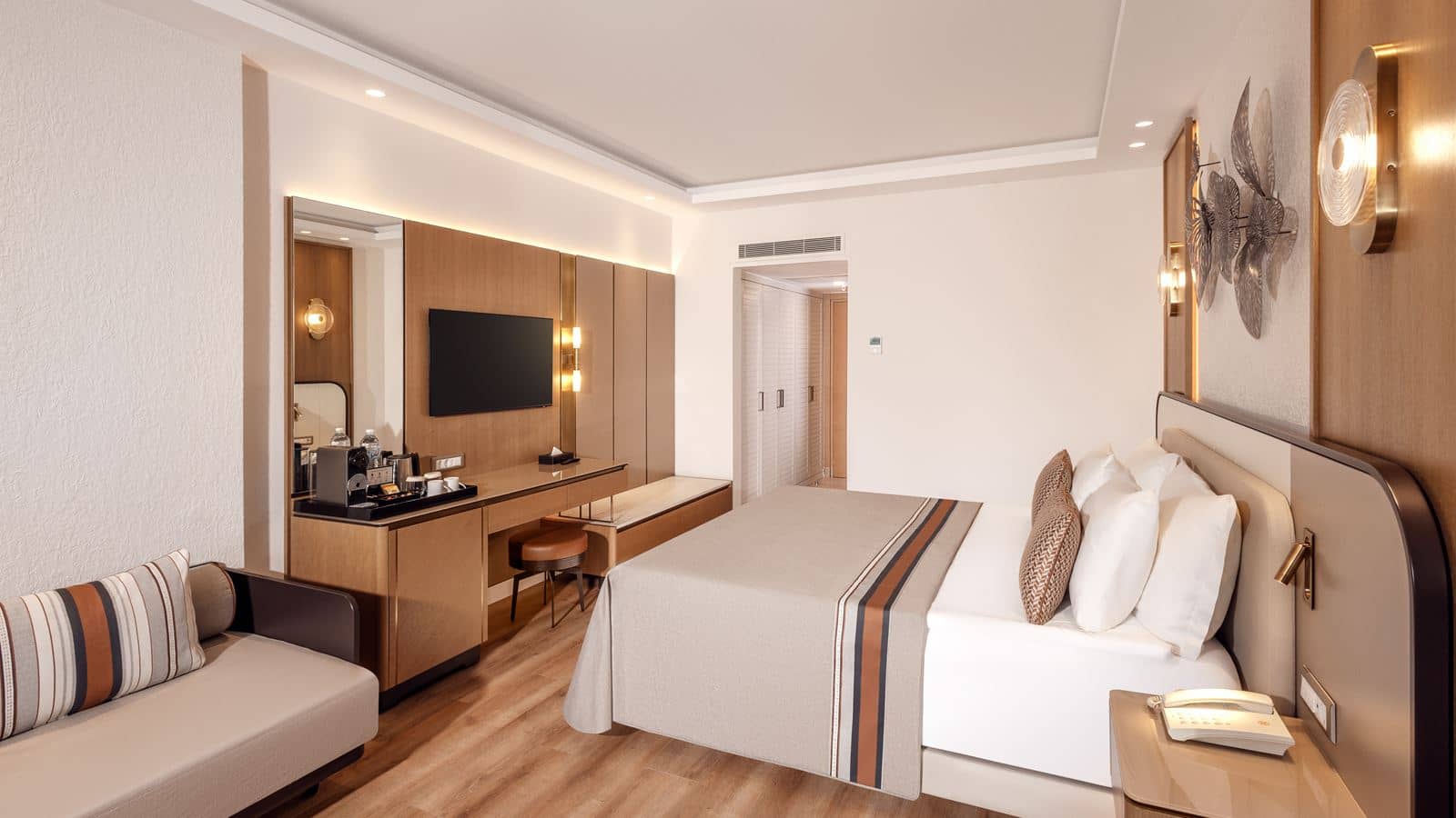 rooms-deluxe-large-room