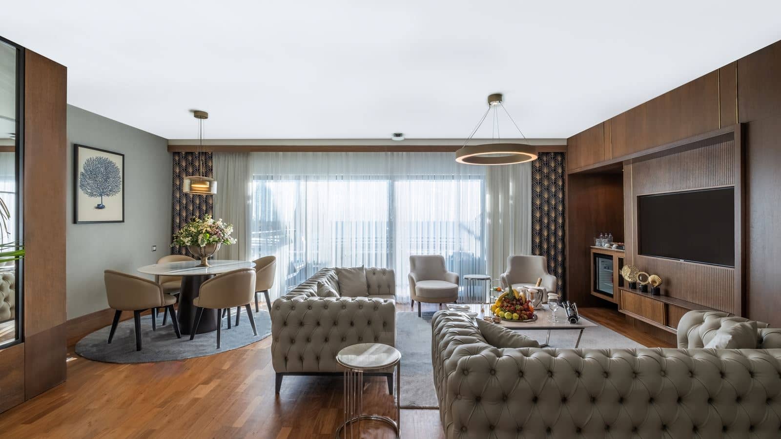 rooms-junior-royal-suite