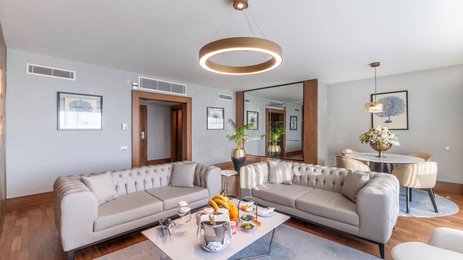 rooms-junior-royal-suite