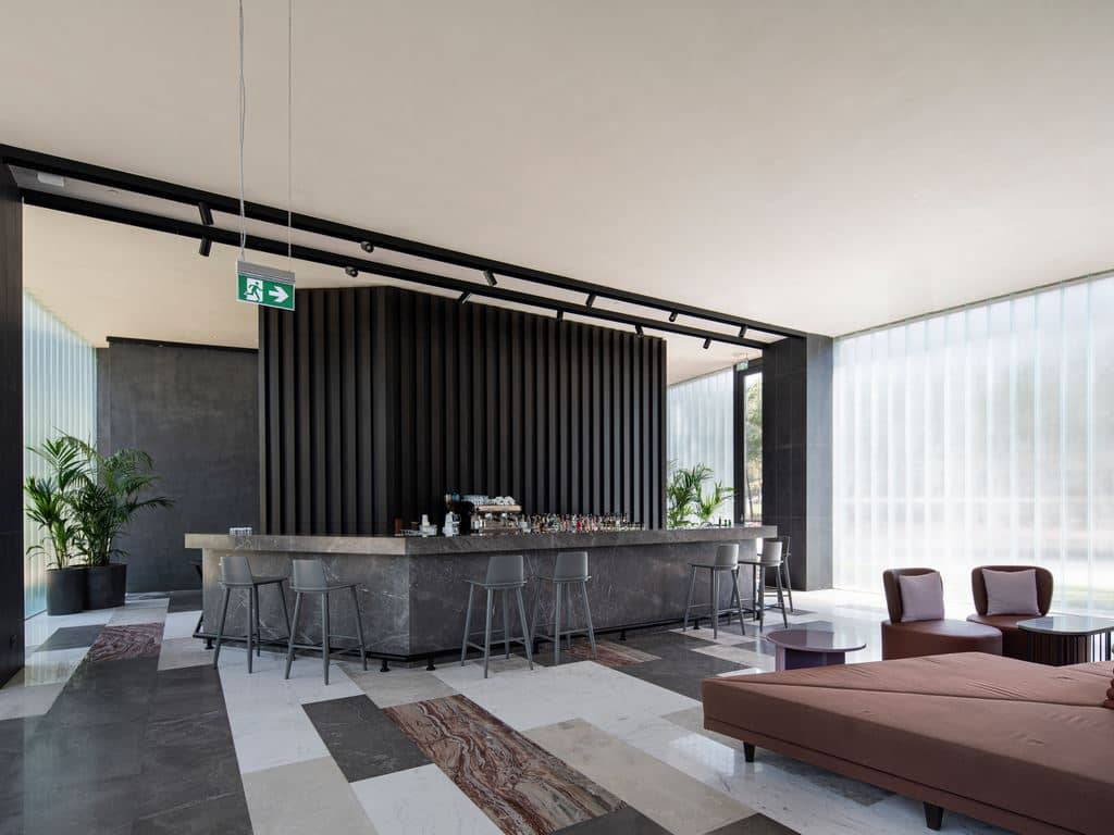 bars-lobby-bar-at-the-reception