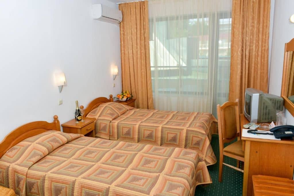 rooms-twin-standard-room-balcony-or-terrace-economy