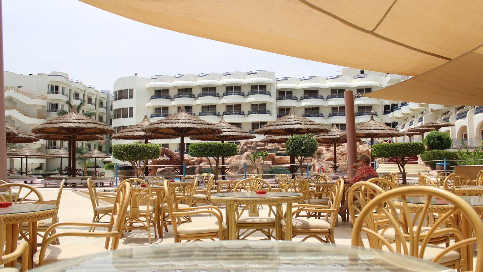 restaurants-mark-anthony-pool-bar