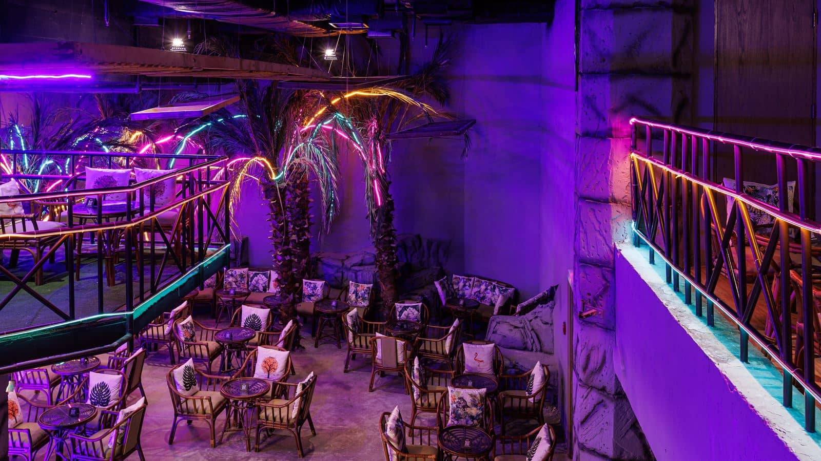 bars-circle-8-disco-bar