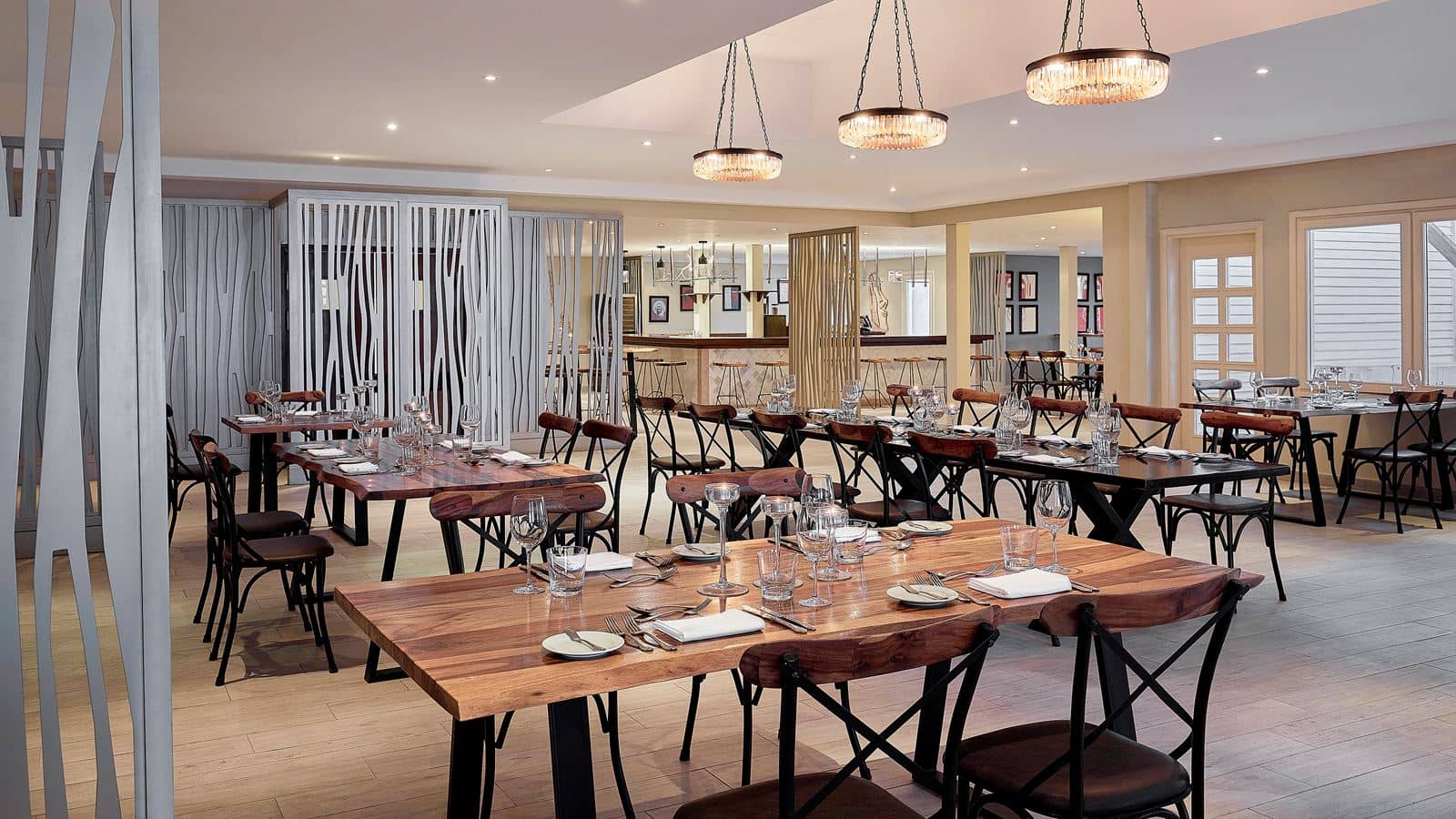 restaurants-alex-beach-club-and-restaurant