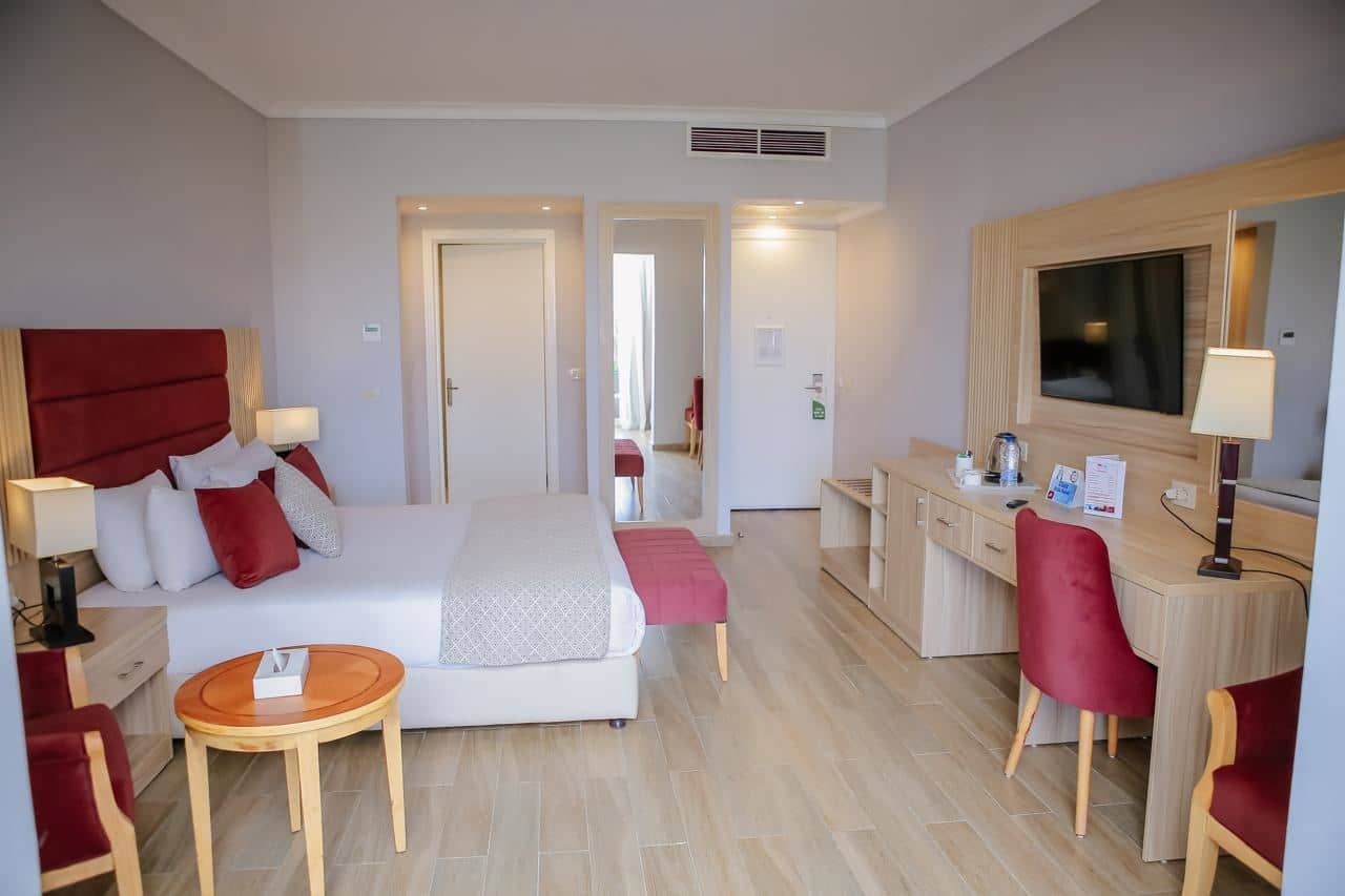 rooms-premium-pool-room