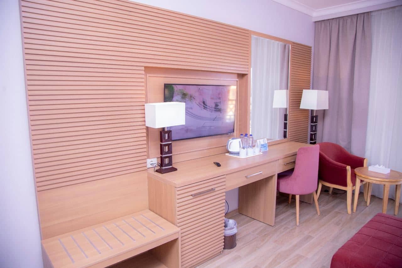 rooms-premium-pool-room