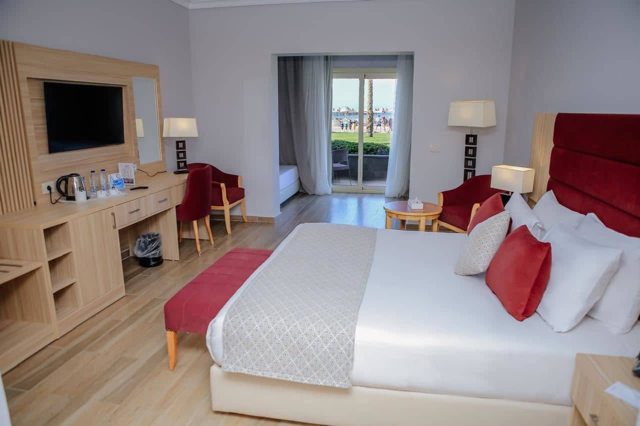 rooms-premium-family-room-partial-sea-view