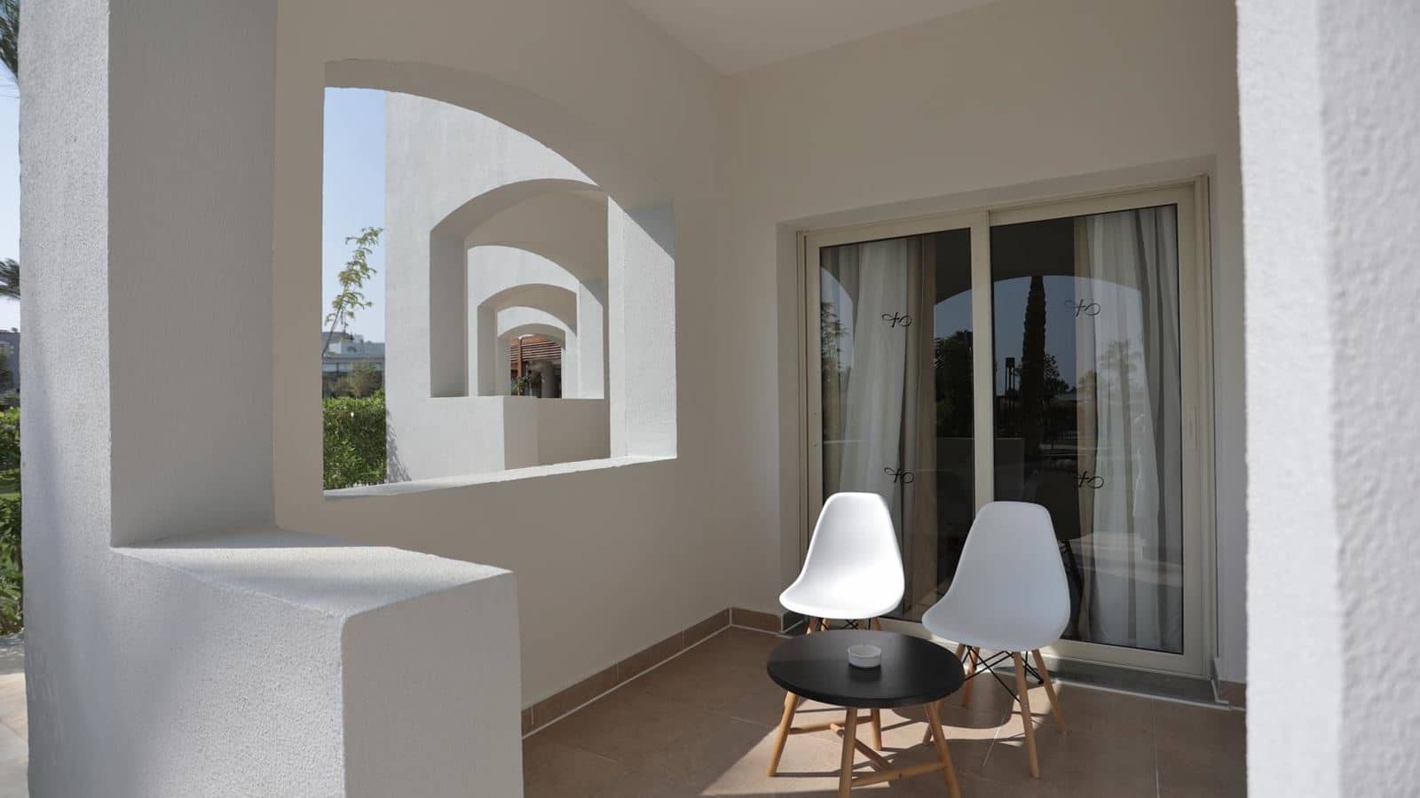 rooms-family-room-garden-view