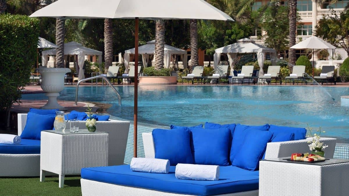 bars-swim-up-bar